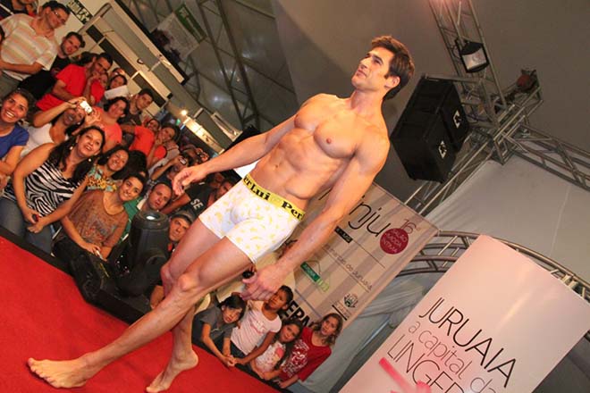 Desfile de moda &iacute;ntima na Felinju 2013 - Feira de Lingerie de Juruaia-MG