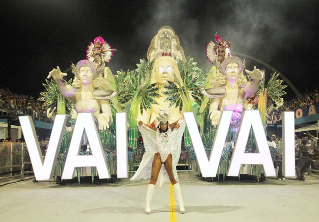 Vai Vai e Aguia no lan&ccedil;amento da cole&ccedil;&atilde;o de lingerie da OuseUse - Juruaia-MG