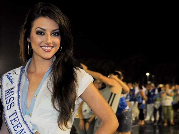 Ana Julia Dorigon Modelo Ouse Use - Lingerie - Rainha bateria Aguia de Ouro